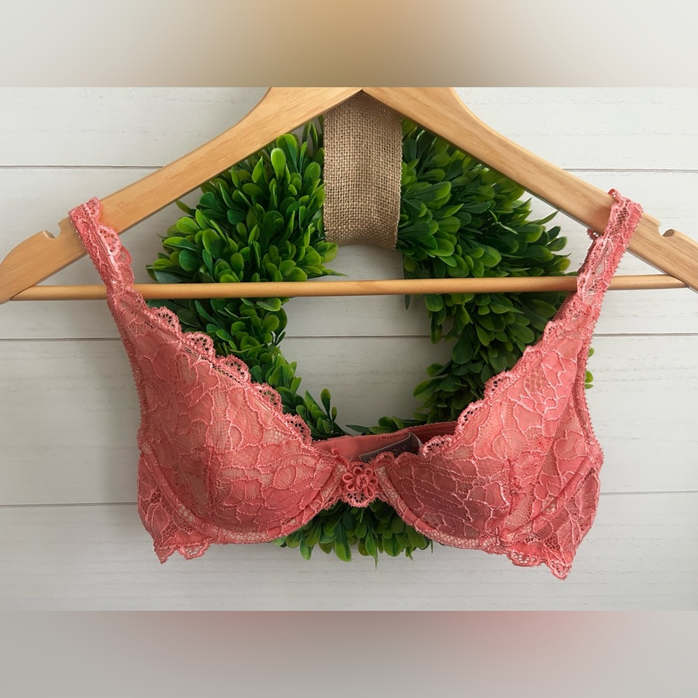 Victoria’s Secret Very Sexy Pink lace deep V bra 
Gorgeous stretch lace. 
34b
